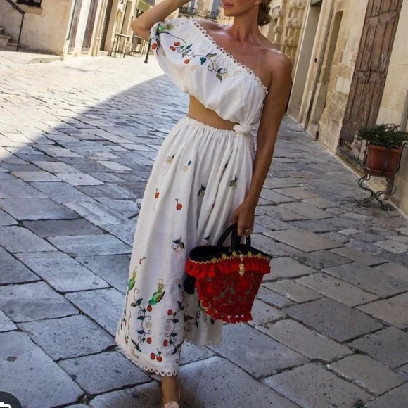 FARM Rio | Dresses | Farm Rio Pitanga White Oneshoulder Cut Out Maxi Embroidered Dress S | Poshmark FARM Rio | Dresses | Farm Rio Pitanga White Oneshoulder Cut Out Maxi Embroidered Dress S | Poshmark